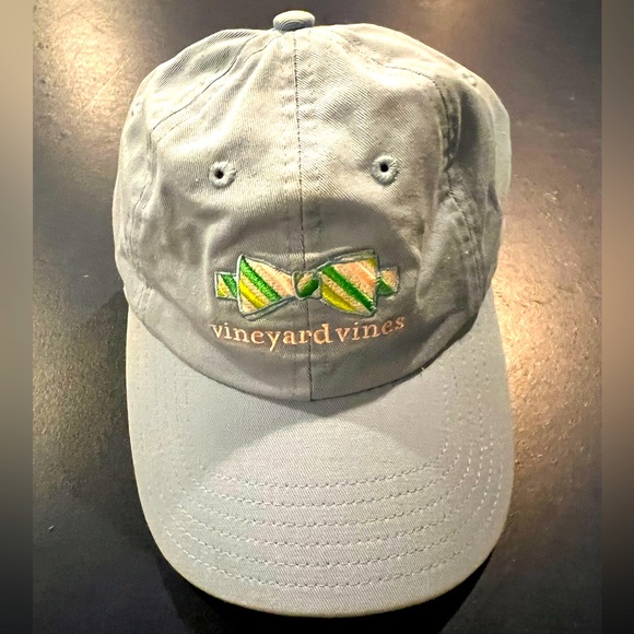 Vineyard Vines Special Edition Kentucky Derby baseball hat with Bow Tie - Picture 1 of 6